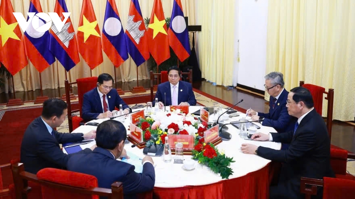 PMs of Vietnam, Laos and Cambodia meet to realize top leaders’ agreements